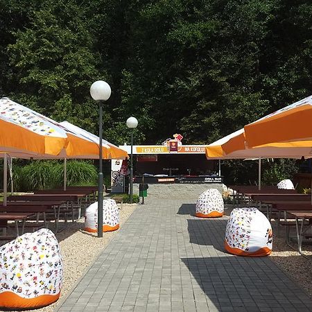 Restaurace a penzion Zděná Bouda Hradec Králové Exteriér fotografie