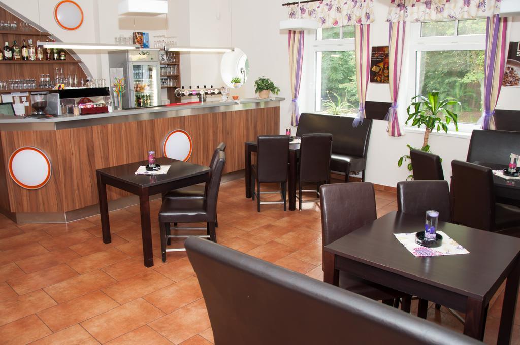 Restaurace a penzion Zděná Bouda Hradec Králové Exteriér fotografie