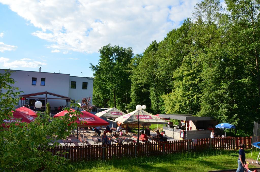 Restaurace a penzion Zděná Bouda Hradec Králové Exteriér fotografie