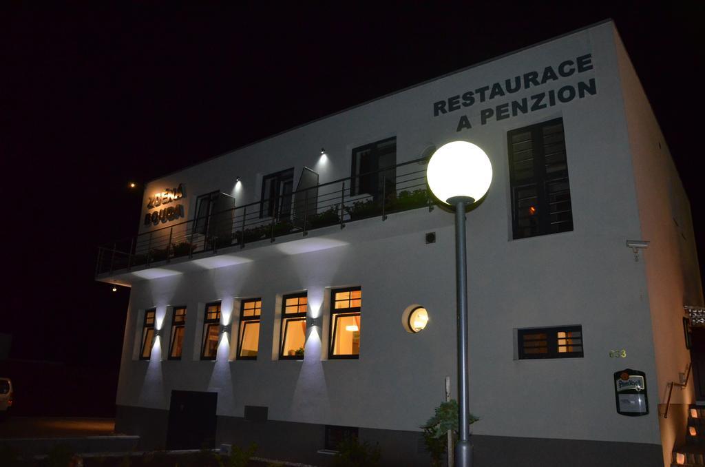 Restaurace a penzion Zděná Bouda Hradec Králové Exteriér fotografie