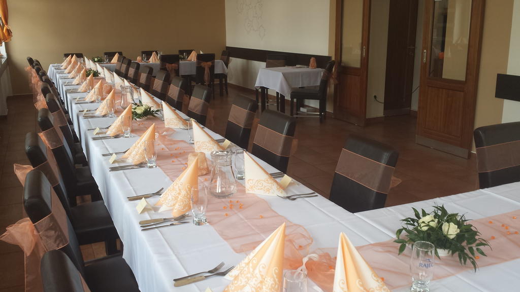 Restaurace a penzion Zděná Bouda Hradec Králové Exteriér fotografie