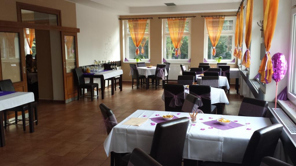 Restaurace a penzion Zděná Bouda Hradec Králové Exteriér fotografie